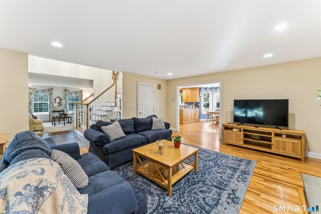 29 Narragansett Trail, Newtown, CT 06482