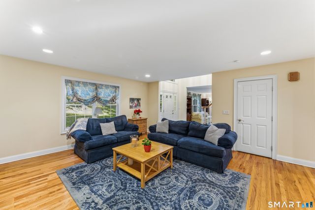 29 Narragansett Trail, Newtown, CT 06482