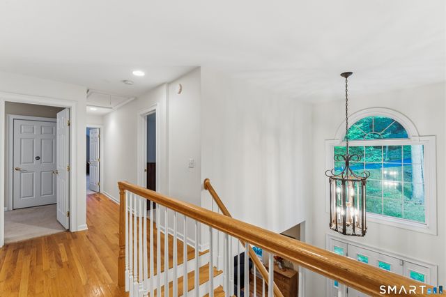 29 Narragansett Trail, Newtown, CT 06482