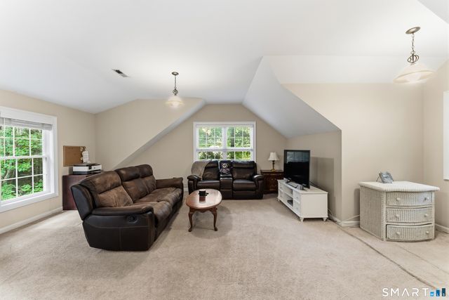 29 Narragansett Trail, Newtown, CT 06482