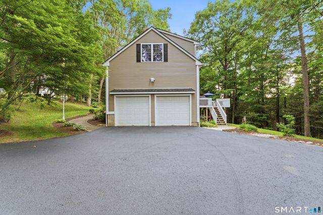 29 Narragansett Trail, Newtown, CT 06482