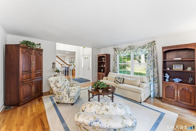 29 Narragansett Trail, Newtown, CT 06482