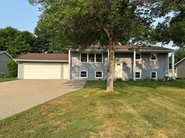 938 Pierce Street S, Shakopee, MN 55379