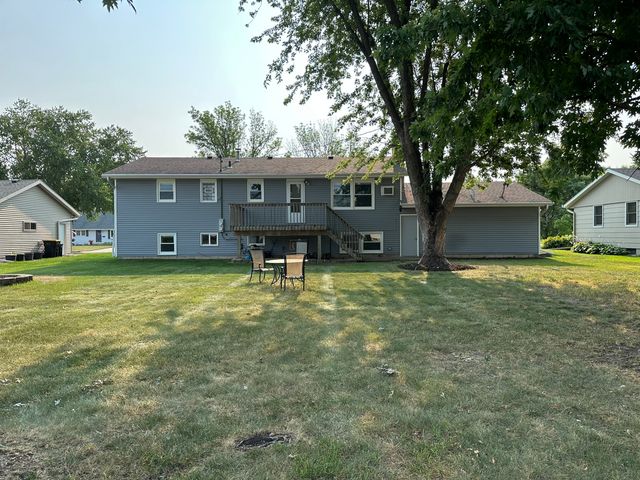 938 Pierce Street S, Shakopee, MN 55379
