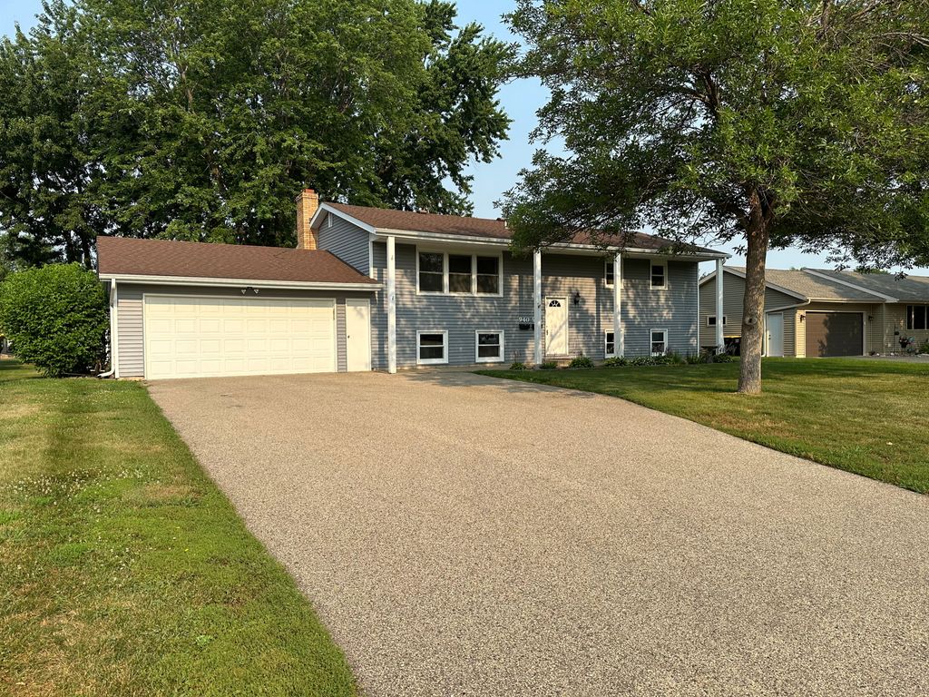 938 Pierce Street S, Shakopee, MN 55379