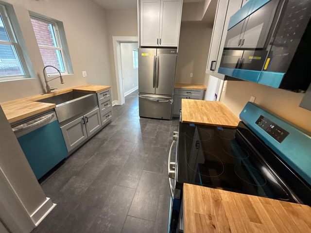 1012 11th Avenue, Huntington, WV 25701