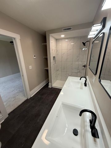 1012 11th Avenue, Huntington, WV 25701