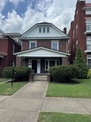 1012 11th Avenue, Huntington, WV 25701