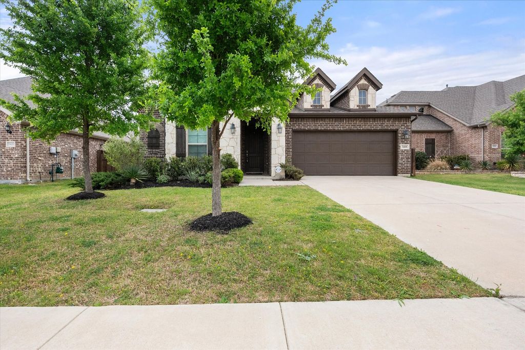 3418 Woodford Drive, Venus, TX 76084