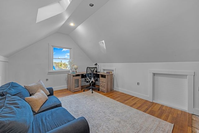 8 Sunset Dr, Leicester, MA 01524