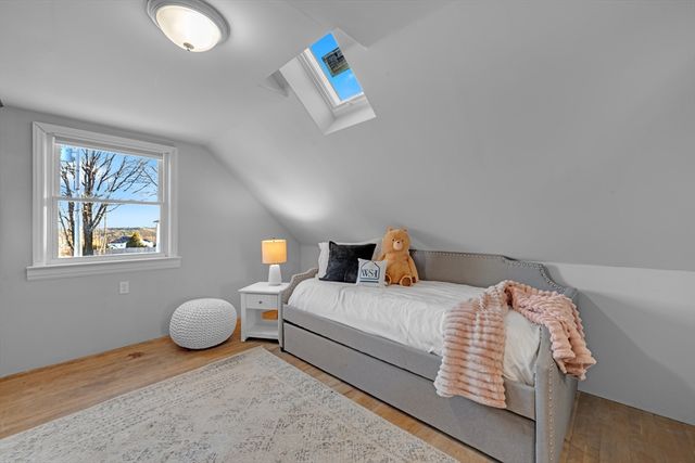 8 Sunset Dr, Leicester, MA 01524