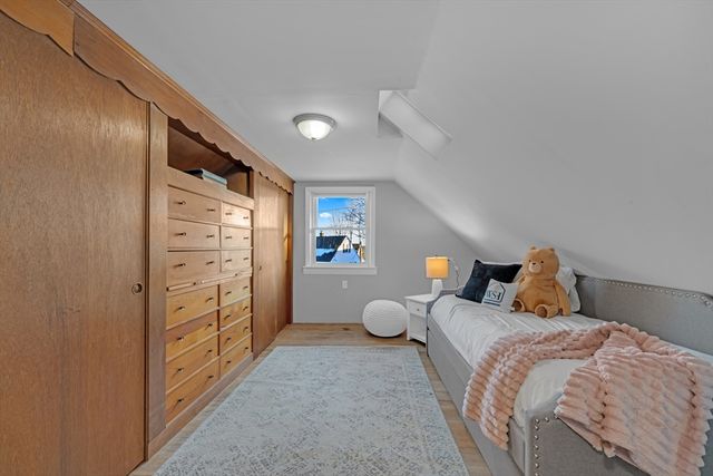 8 Sunset Dr, Leicester, MA 01524