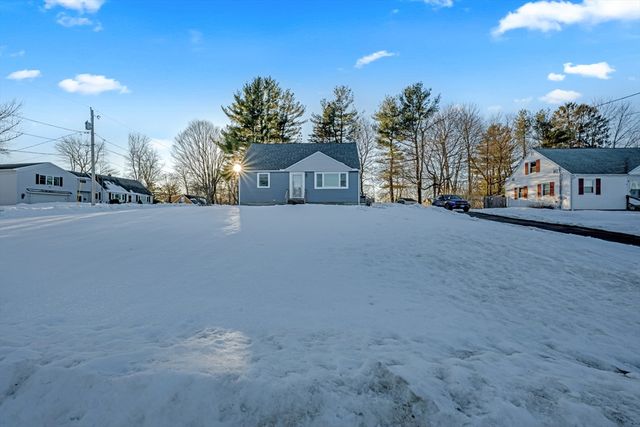 8 Sunset Dr, Leicester, MA 01524