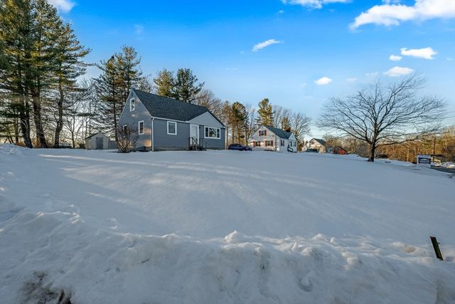 8 Sunset Dr, Leicester, MA 01524