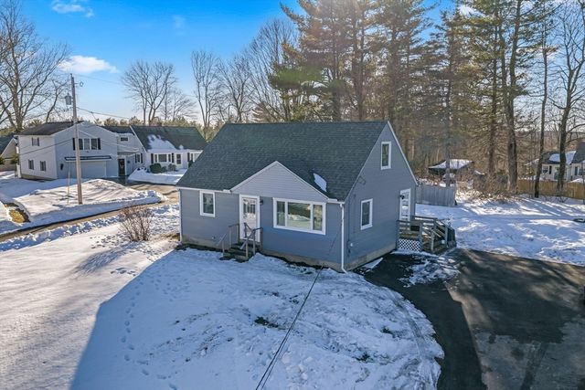 8 Sunset Dr, Leicester, MA 01524