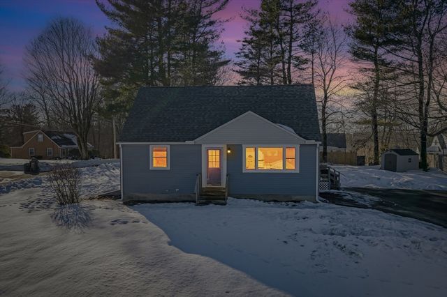 8 Sunset Dr, Leicester, MA 01524