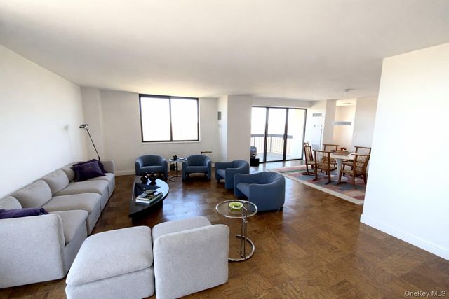 27110 Grand Central Parkway 18E, Floral Park, NY 11005