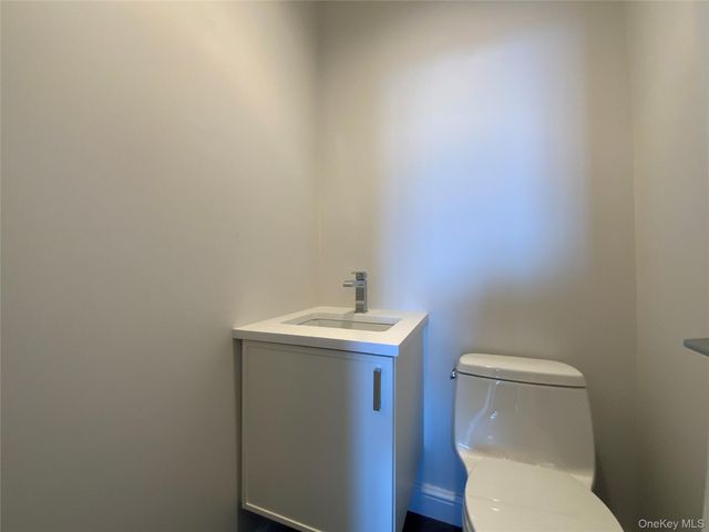 27110 Grand Central Parkway 18E, Floral Park, NY 11005