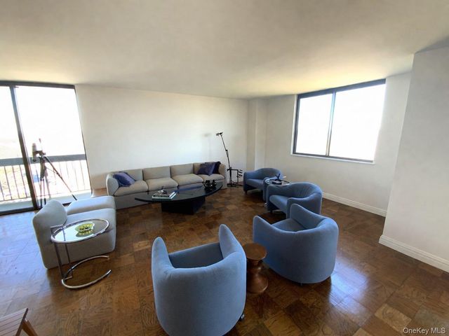 27110 Grand Central Parkway 18E, Floral Park, NY 11005