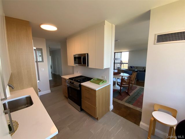 27110 Grand Central Parkway 18E, Floral Park, NY 11005