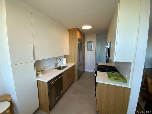 27110 Grand Central Parkway 18E, Floral Park, NY 11005