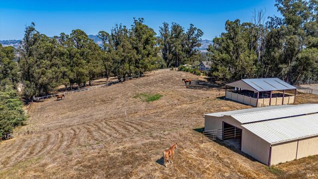 411 Highland Ave, Penngrove, CA 94951