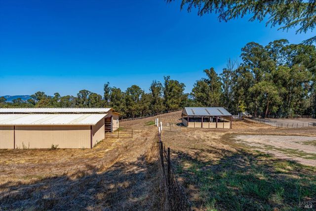 411 Highland Ave, Penngrove, CA 94951