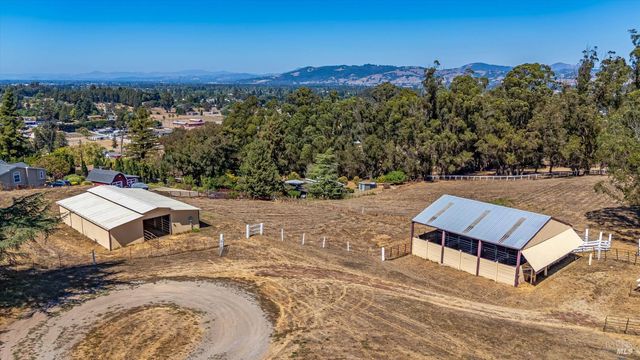 411 Highland Ave, Penngrove, CA 94951