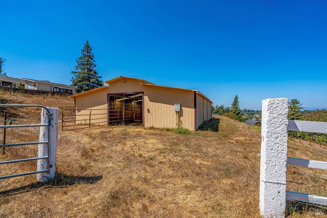411 Highland Ave, Penngrove, CA 94951