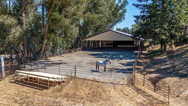 411 Highland Ave, Penngrove, CA 94951