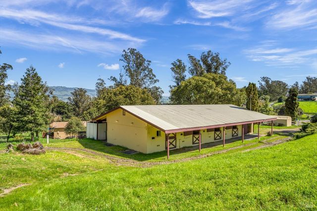 411 Highland Ave, Penngrove, CA 94951