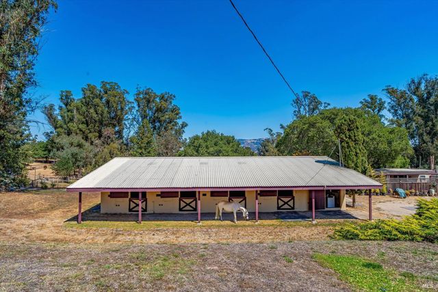 411 Highland Ave, Penngrove, CA 94951