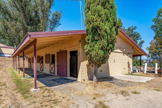411 Highland Ave, Penngrove, CA 94951