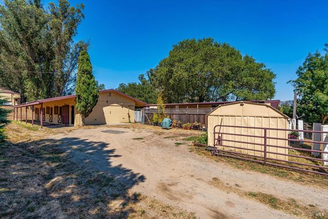 411 Highland Ave, Penngrove, CA 94951