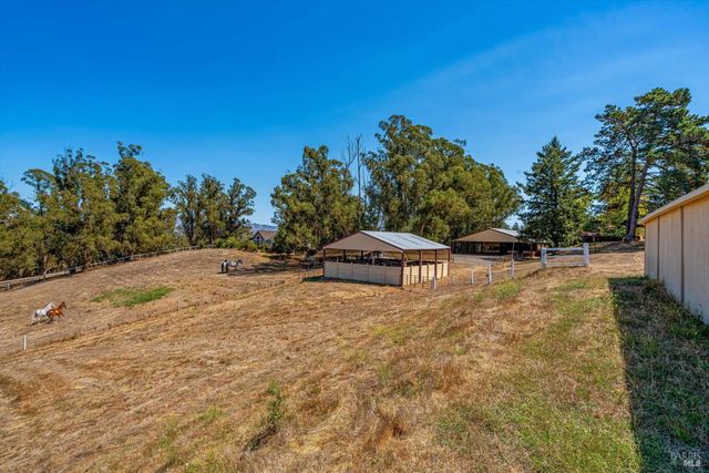 411 Highland Ave, Penngrove, CA 94951