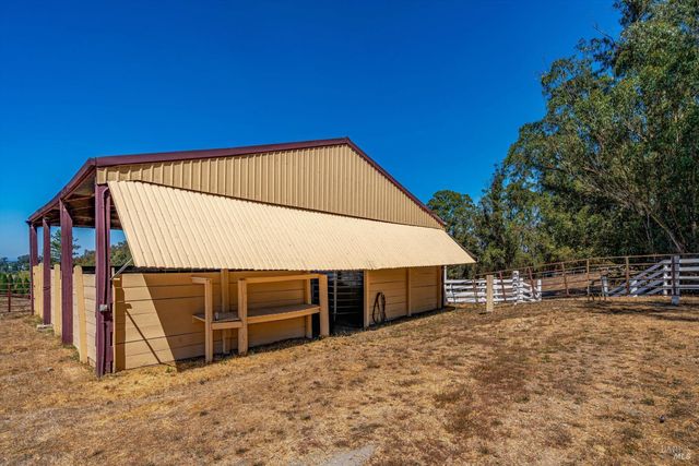 411 Highland Ave, Penngrove, CA 94951