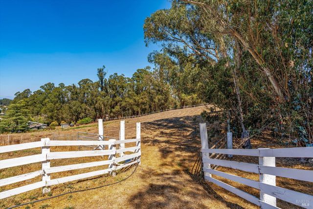 411 Highland Ave, Penngrove, CA 94951