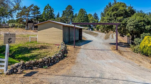 411 Highland Ave, Penngrove, CA 94951