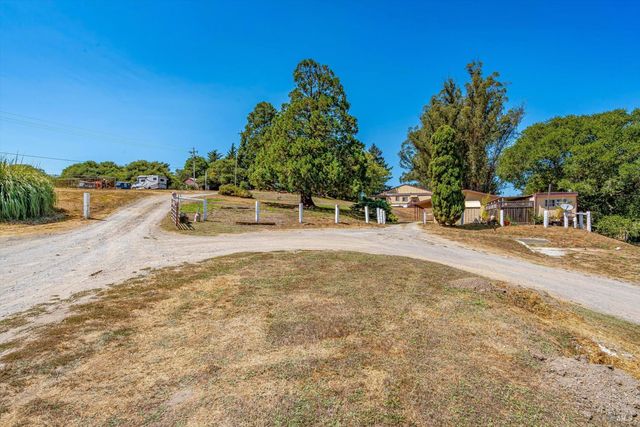 411 Highland Ave, Penngrove, CA 94951