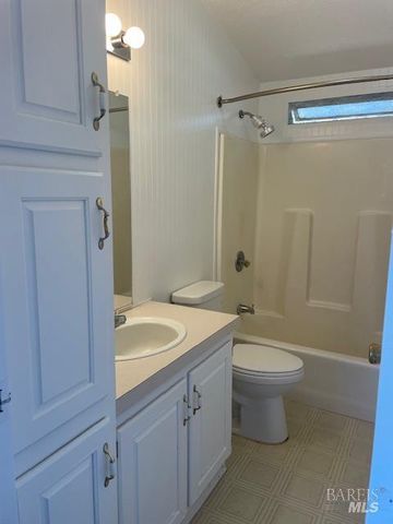 411 Highland Ave, Penngrove, CA 94951