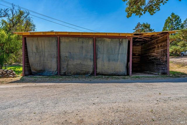 411 Highland Ave, Penngrove, CA 94951