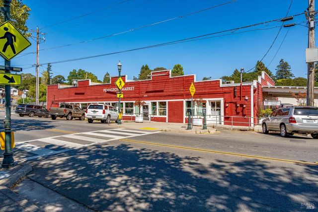 411 Highland Ave, Penngrove, CA 94951