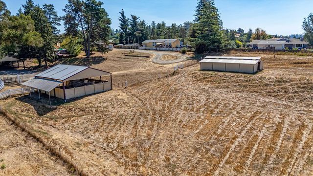 411 Highland Ave, Penngrove, CA 94951