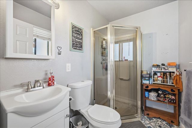 10585 Joeger Rd, Auburn, CA 95602