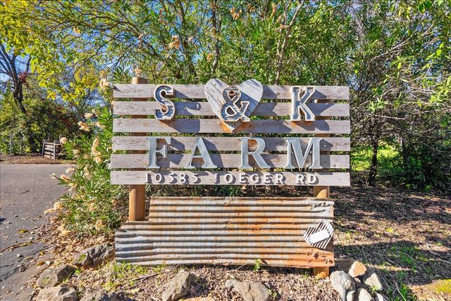 10585 Joeger Rd, Auburn, CA 95602