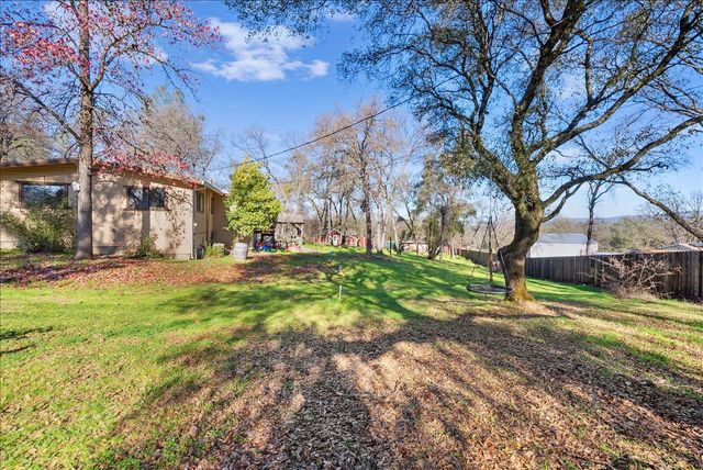 10585 Joeger Rd, Auburn, CA 95602