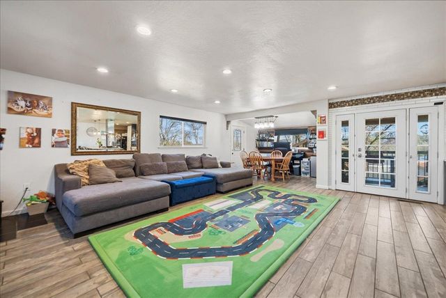 10585 Joeger Rd, Auburn, CA 95602