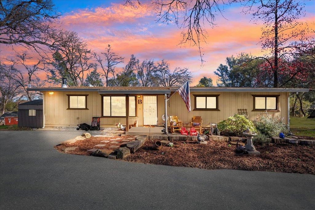 10585 Joeger Rd, Auburn, CA 95602