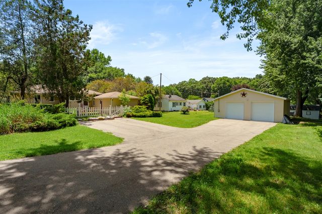 68334 Apple Lane, Benton Harbor, MI 49022