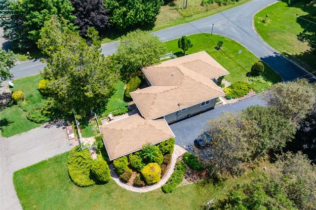 68334 Apple Lane, Benton Harbor, MI 49022
